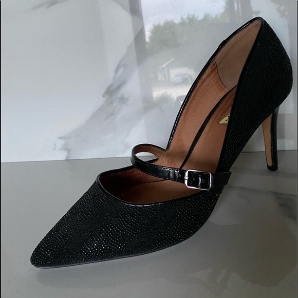 Halogen black leather center strap with buckle pumps size 7.5 - Picture 2 of 7